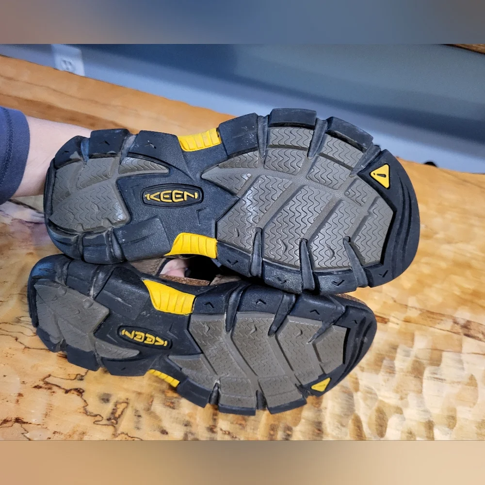Keen Sarasota Brown Leather Waterproof Sandals Big Kids Size 5